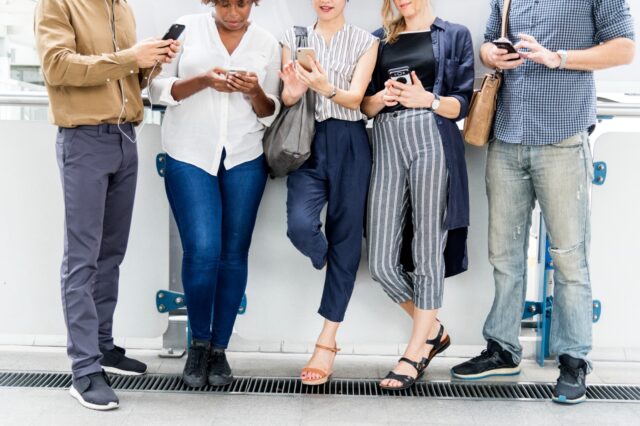 redes sociales - teléfonos móviles